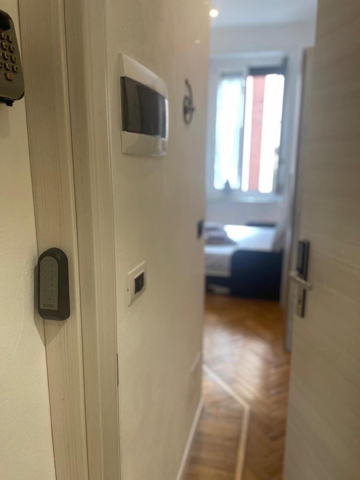 Drooms 4,0 Domotic Smart Self 24H,7 Vicino Treni Porta Susa E Centro Storico Turin Exterior photo